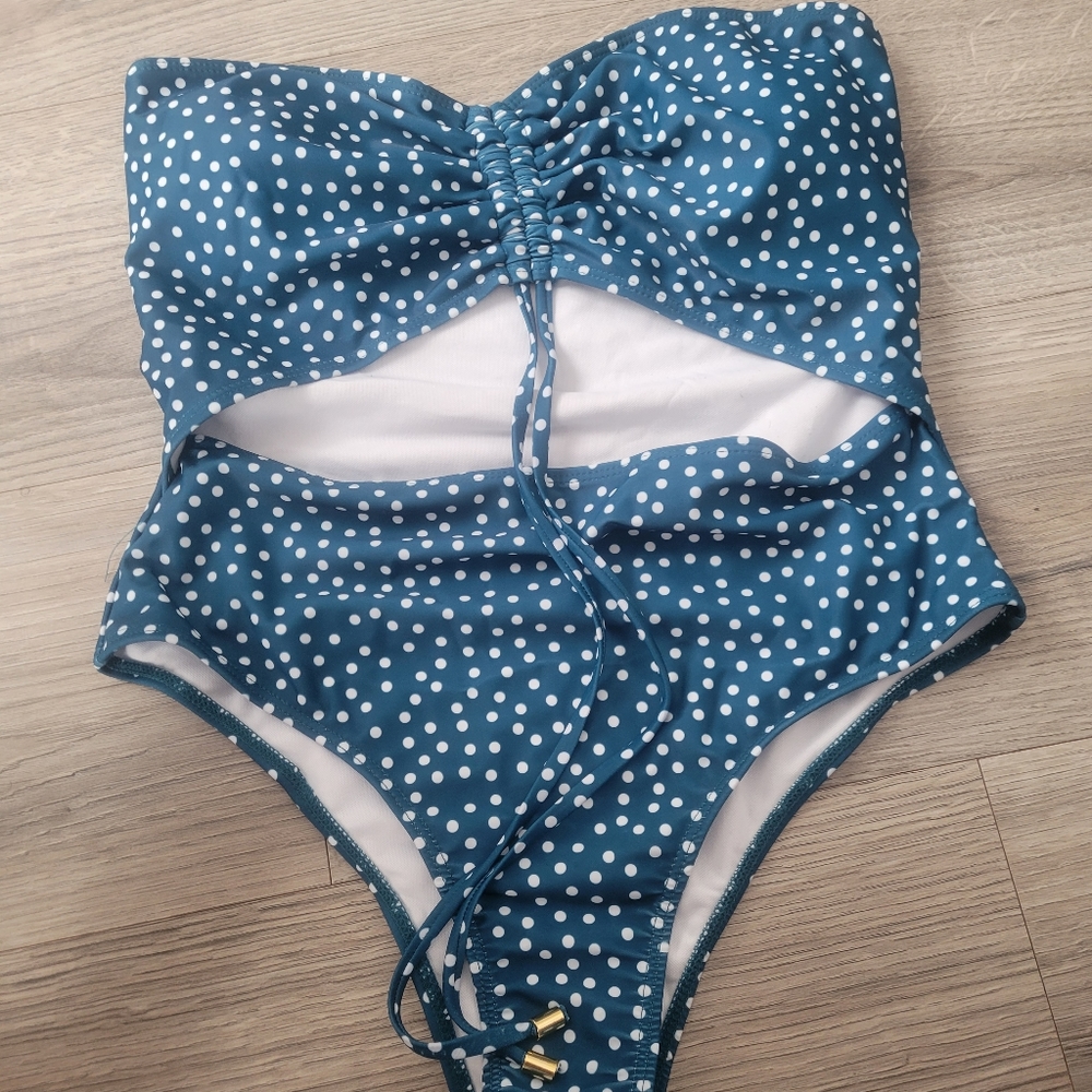 Medium one piece bathing suit
